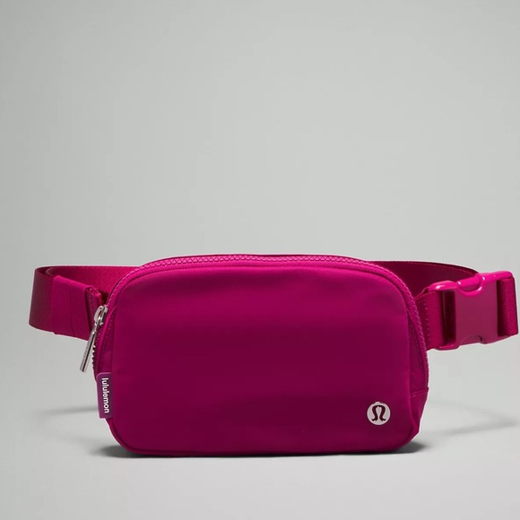 Lululemon Everywhere Belt Bag 1L - Wild berry NWT - Picture 1 of 6